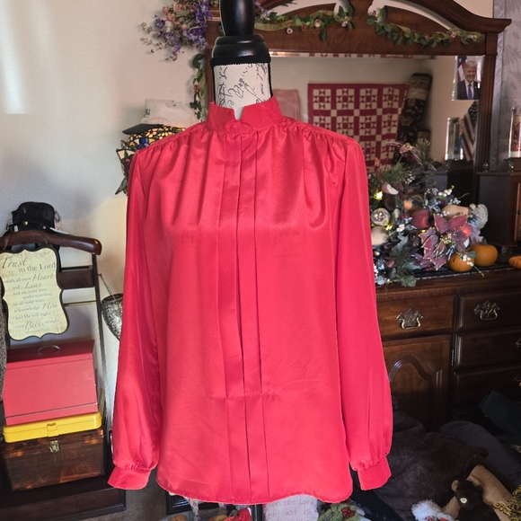Vintage 70s 80s Gorgeouse Blouse #Christmas Red High Neck Keyhole Back - Picture 2 of 12